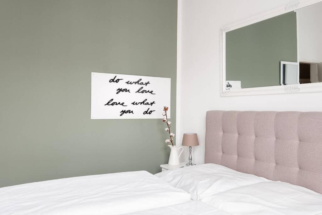 Sc 05 By Rockchair Apartments L Superhost Status L 2 Bedrooms Boxspringbeds Balcony Elevator - Cozy Family & Business Flair Welcomes You! Berlin Kültér fotó